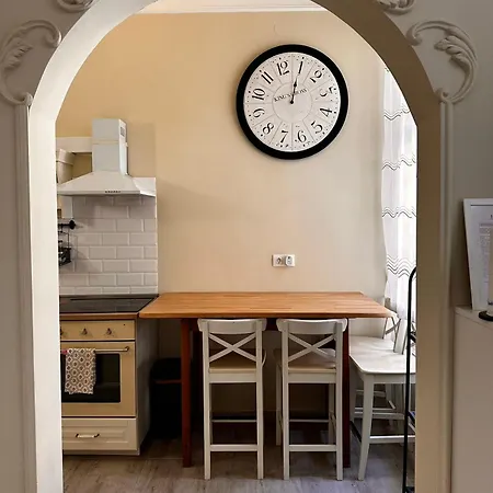 Spacious And Stylish Jokai Budapeszt